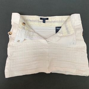 Burberry size 4 white mini skirt with pockets and zipper